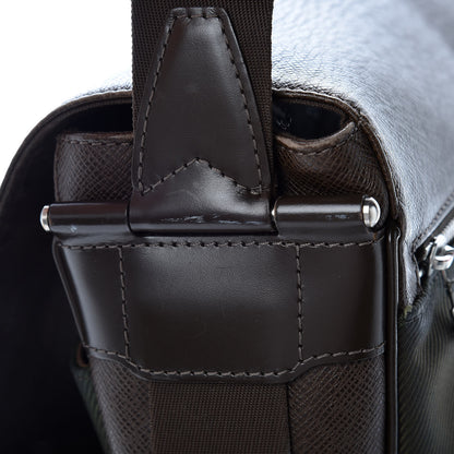 Louis Vuitton Taiga Viktor Messenger Bag Grizzli 11 of 18