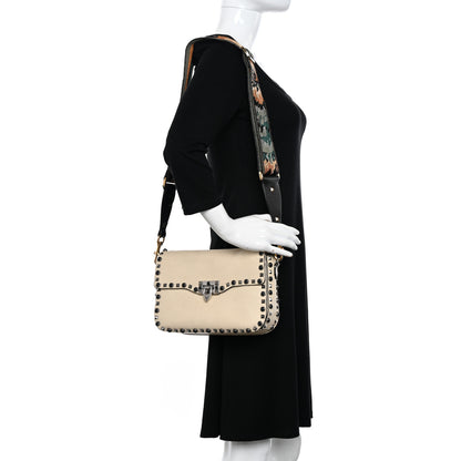 Valentino Garavani Pebbled Calfskin Onyx Medium Guitar Strap Rockstud Rolling Flap Saddle Bag Ivory 2 of 20