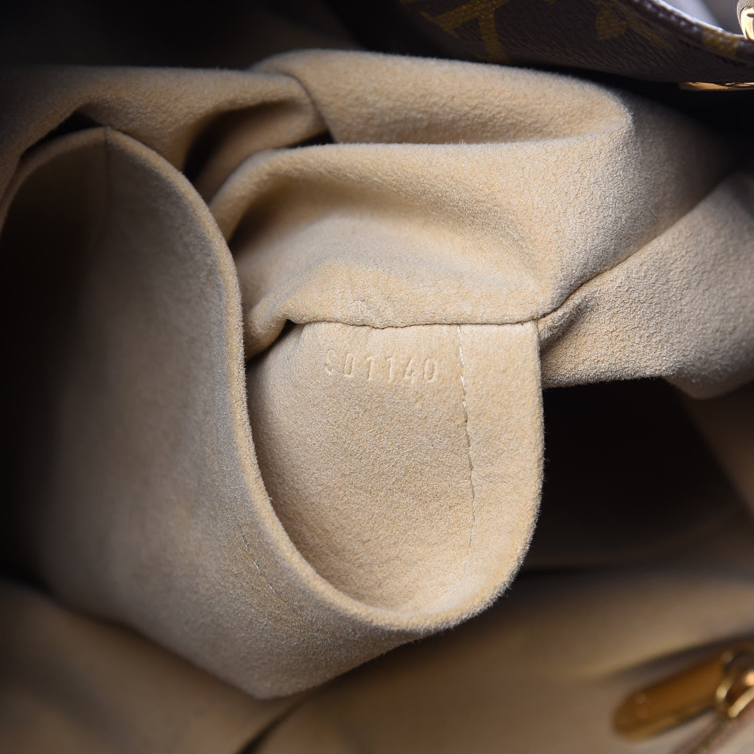 Louis Vuitton Monogram Artsy GM 6 of 10