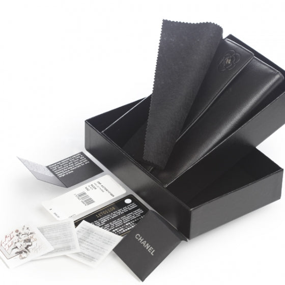 Leather Camellia Flap Wallet Black