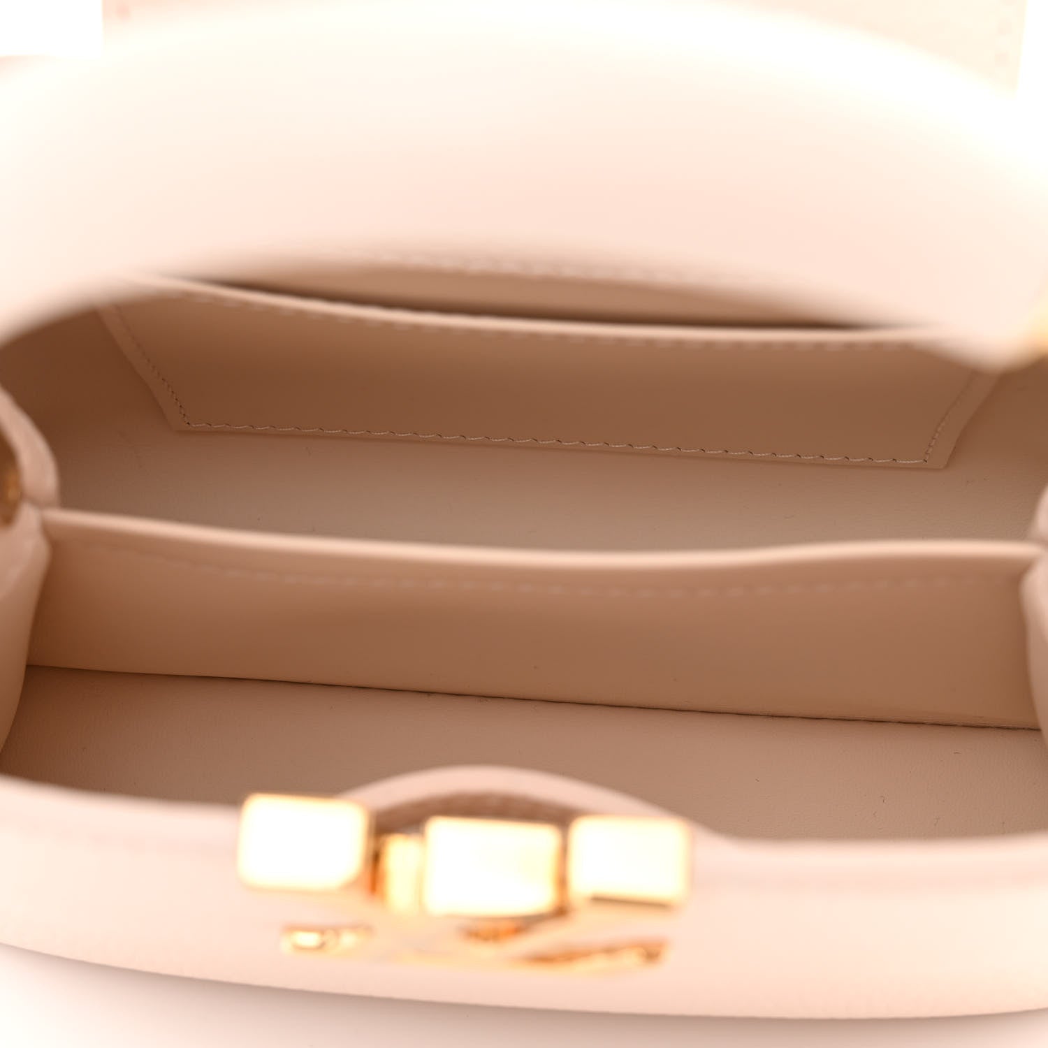 Louis Vuitton Taurillon Embellished Flower Handle Capucines Mini Quartz 5 of 9