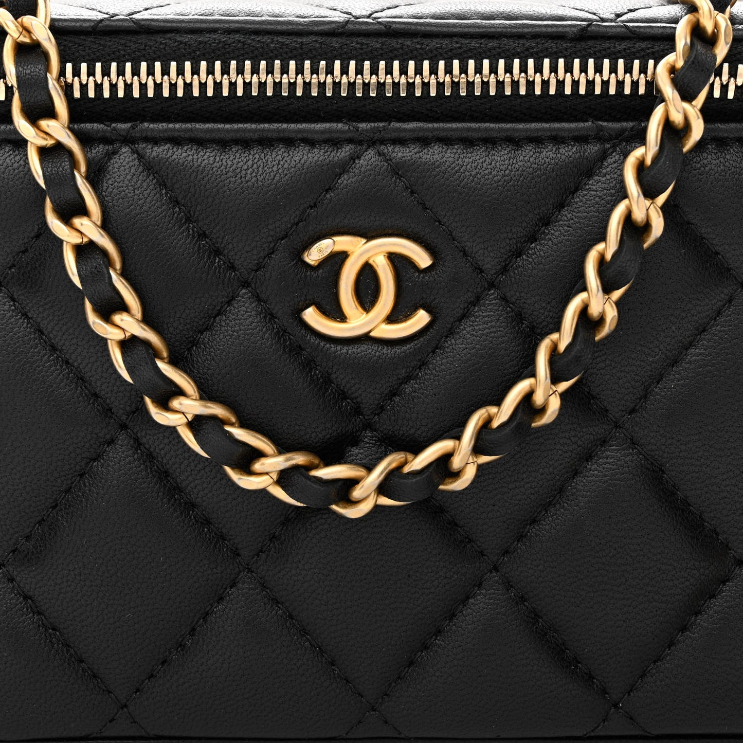 Lambskin Quilted Small Pearl Crush Vanity Case With Chain Black