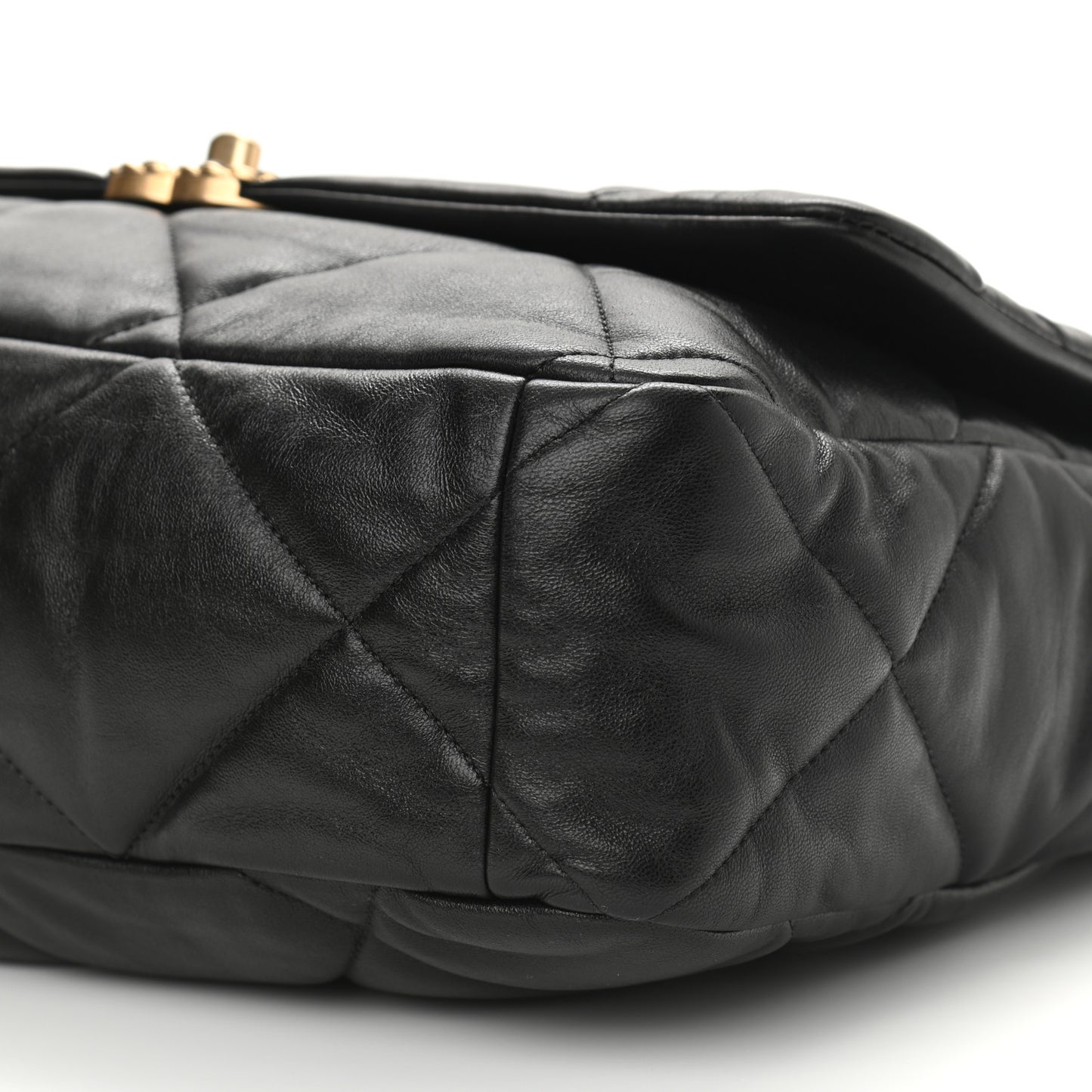 Lambskin Quilted Maxi Chanel 19 Flap Black
