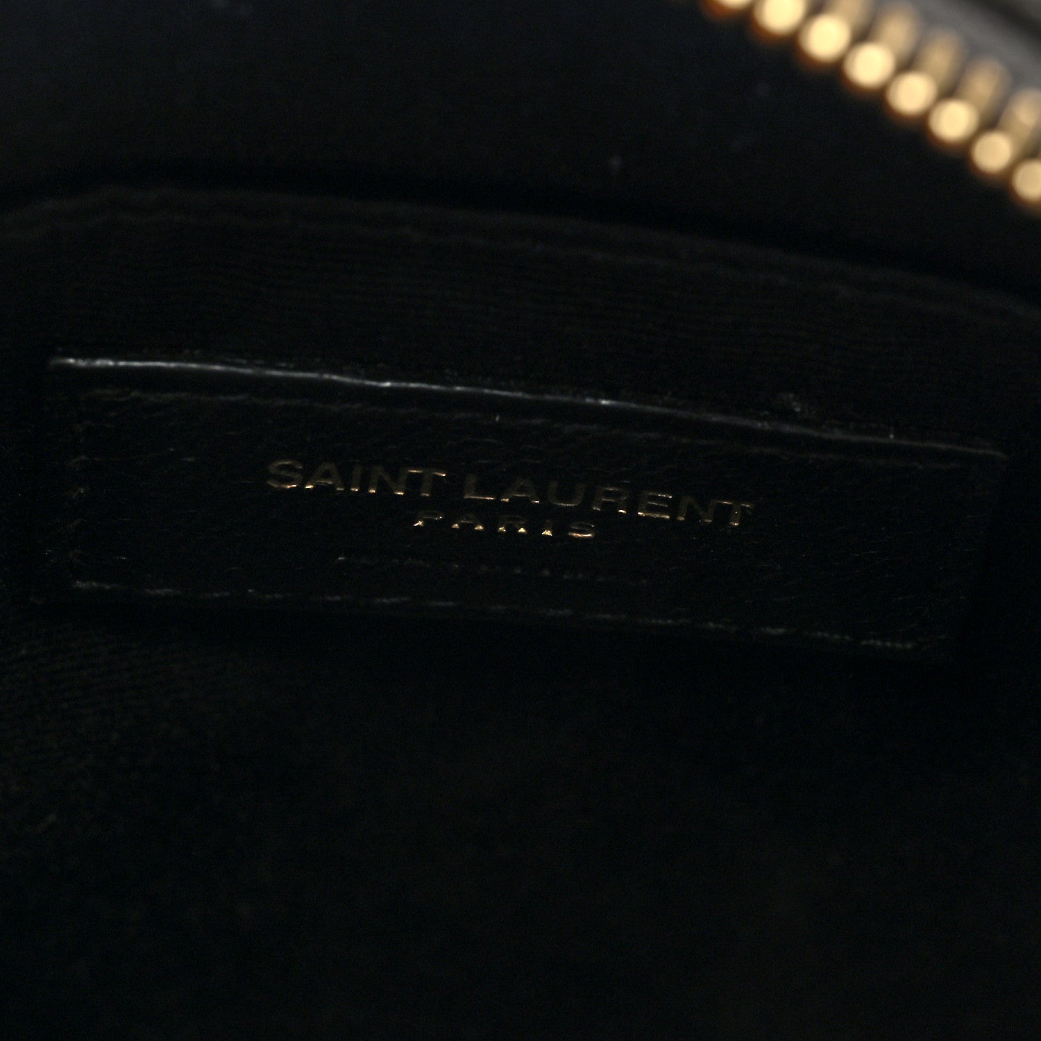 Saint Laurent Grain De Poudre Matelasse Chevron Quilted Round Vinyle Camera Bag Pebble 6 of 9