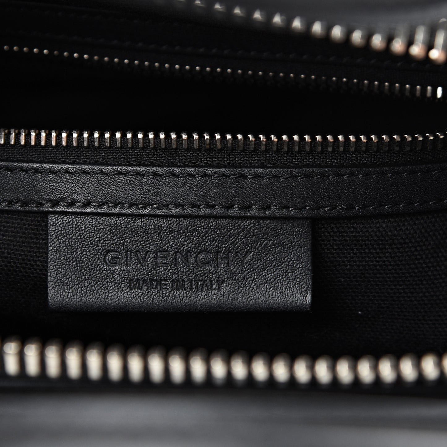 Calfskin Small Antigona Black