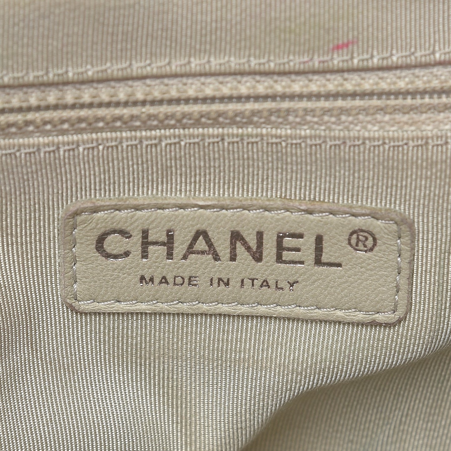 Washed Lambskin Chain Around Medium Messenger Red
