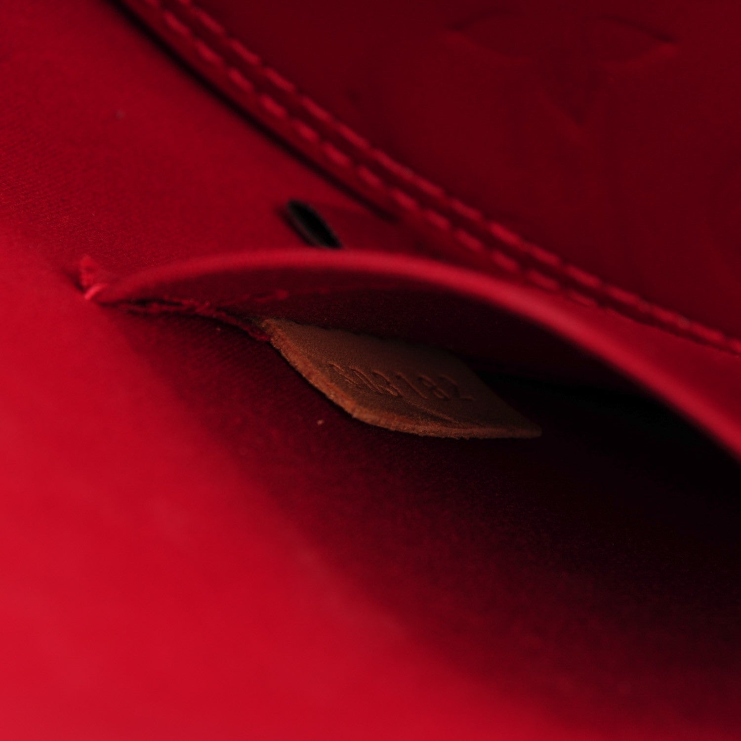 Louis Vuitton Vernis Alma GM Pomme D'Amour 7 of 9
