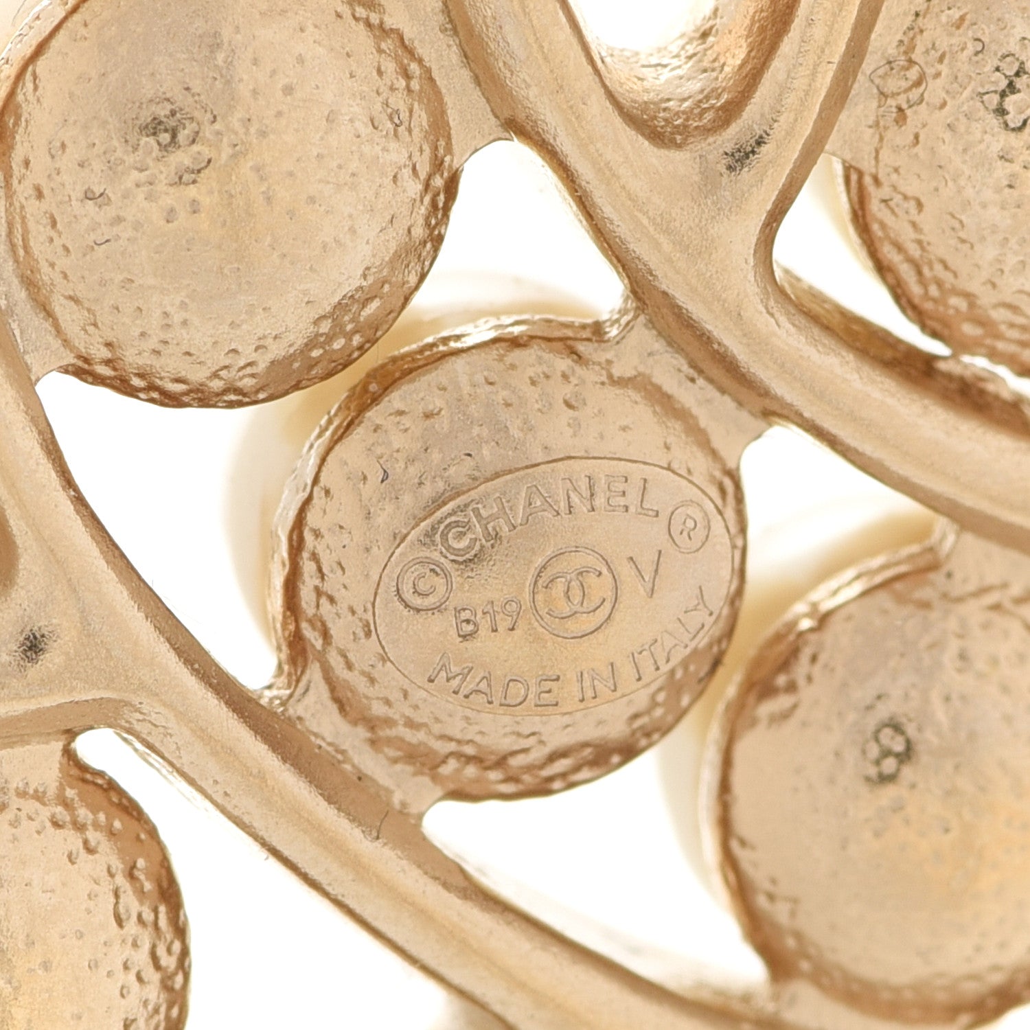 Chanel Pearl CC Brooch Light Gold 4 of 5