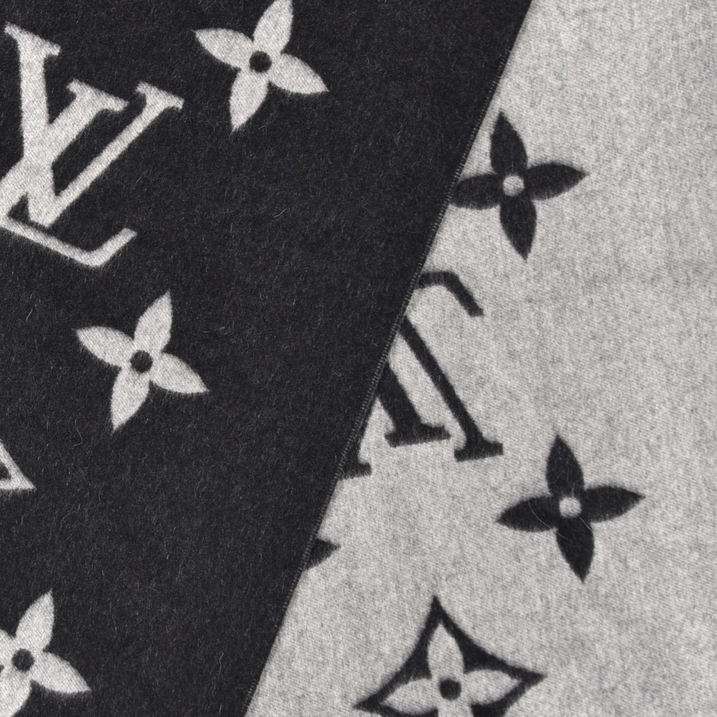 Cashmere Monogram Reykjavik Scarf Black