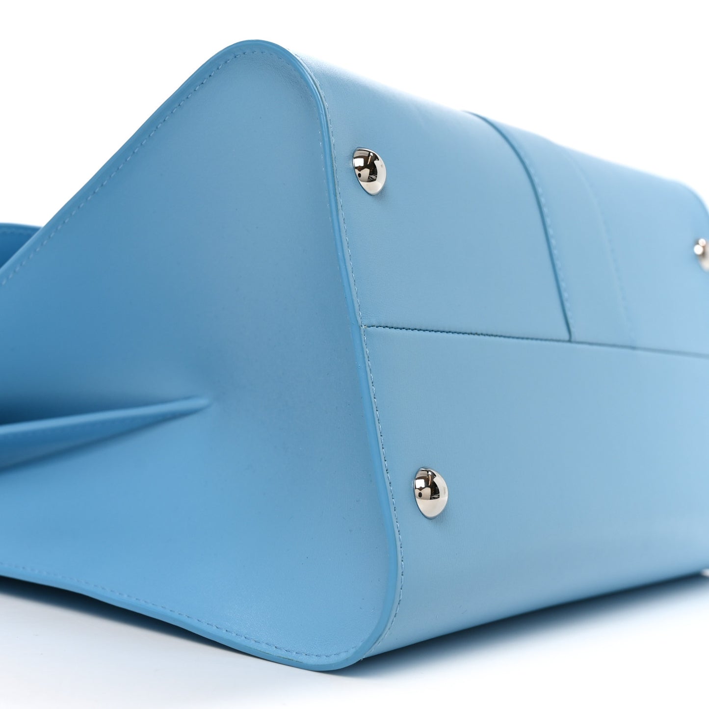 Box Calfskin MM L'Humour Brillant Satchel Ciel