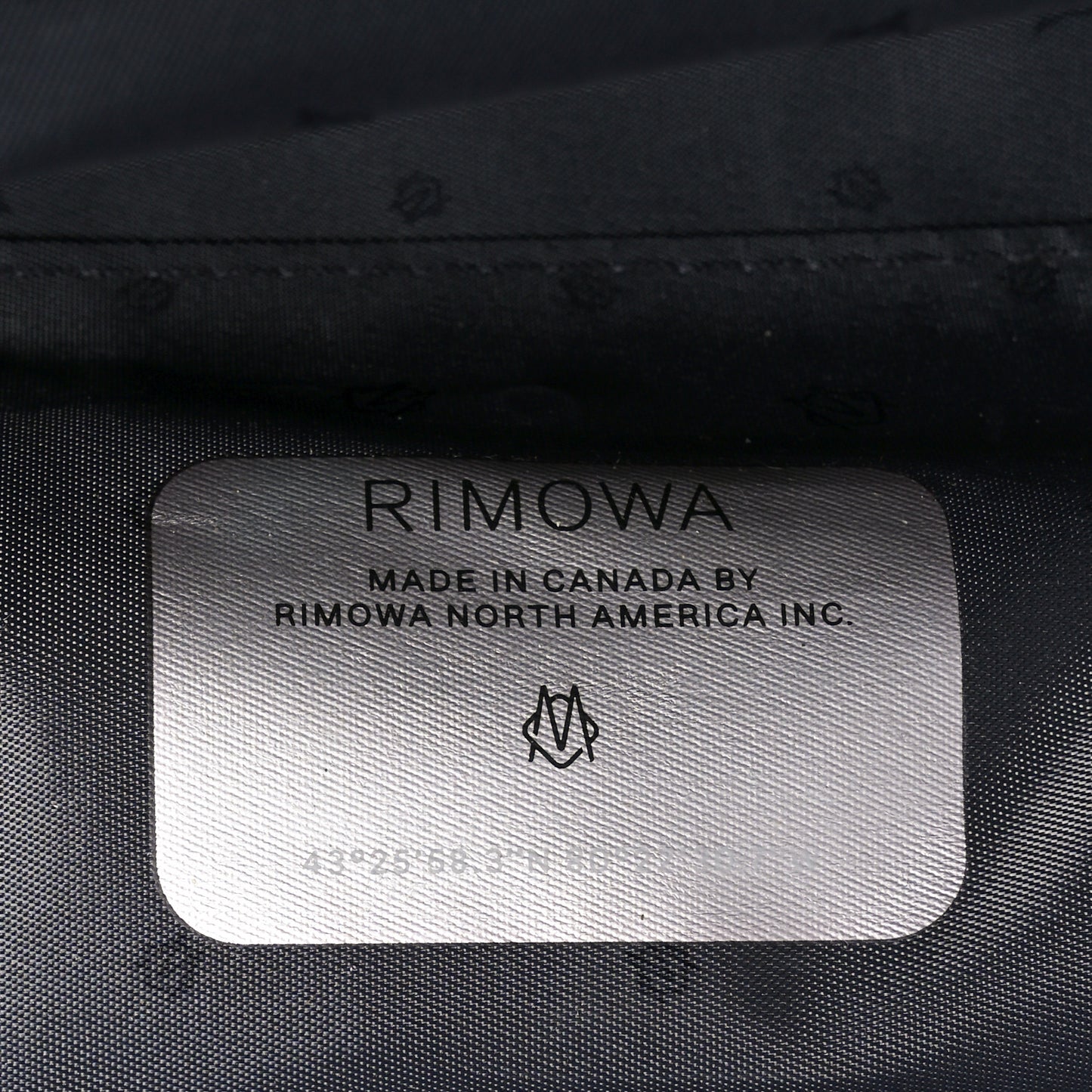 Matte Polycarbonate Essential Sleeve Compact Black