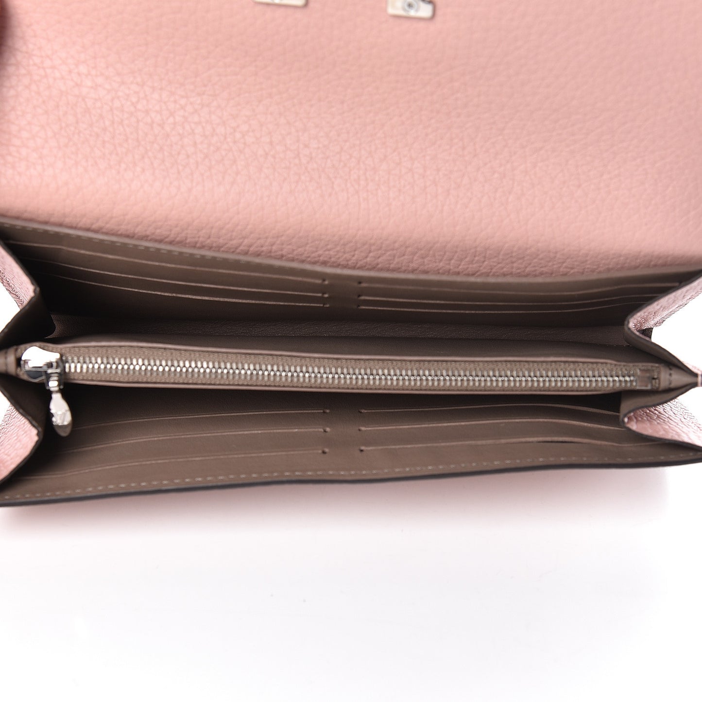 Taurillon Capucines Wallet Magnolia