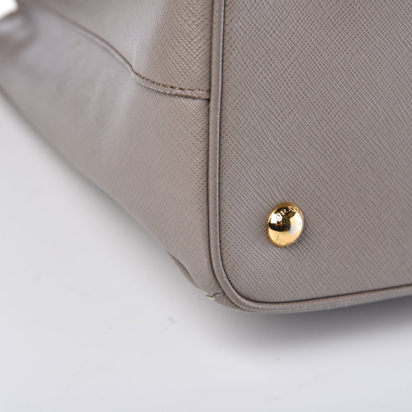 Saffiano Lux Medium Tote Argilla