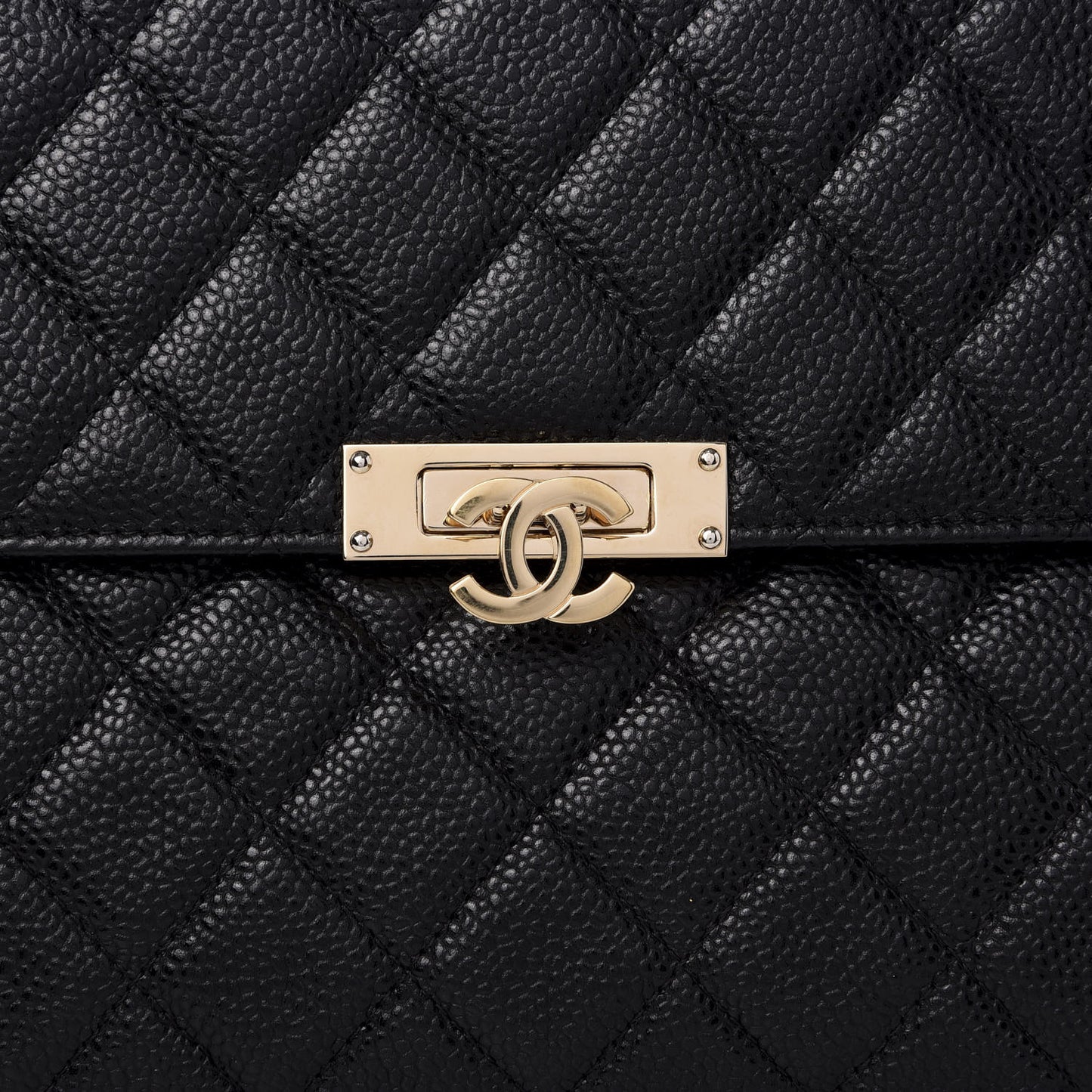 Caviar Quilted Medium Golden Class Pouch Black