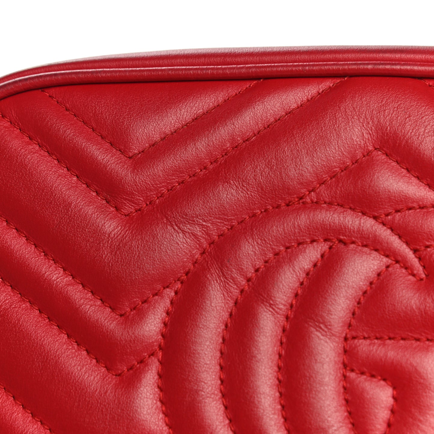 Calfskin Matelasse Small GG Marmont Chain Shoulder Bag Hibiscus Red