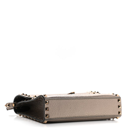 Valentino Garavani Metallic Pebbled Calfskin Medium Rockstud Flip Lock Crossbody Bag Sasso 3 of 10
