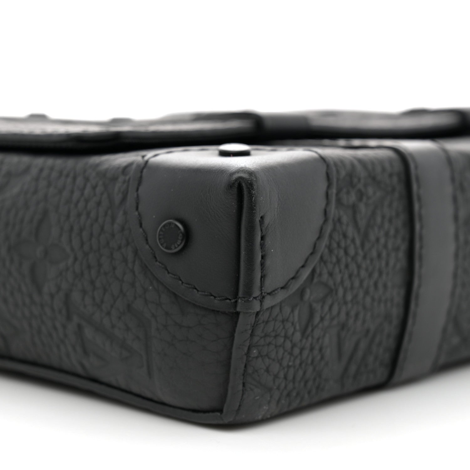 Louis Vuitton Taurillon Monogram Trunk Messenger Black 8 of 12