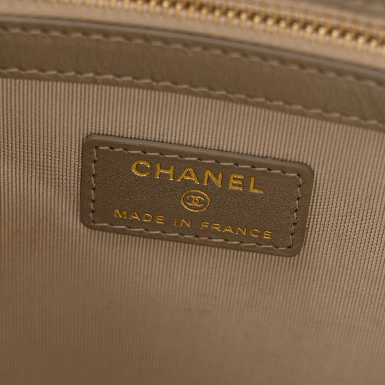 Chanel Metallic Aged Calfskin Quilted Medium 2.55 Reissue Cosmetic Case Gold 6 of 8