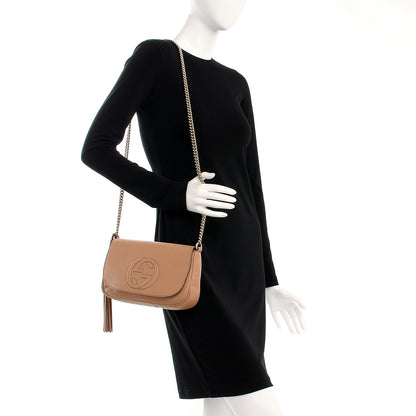Gucci Pebbled Calfskin Medium Soho Flap Crossbody Camelia 2 of 8
