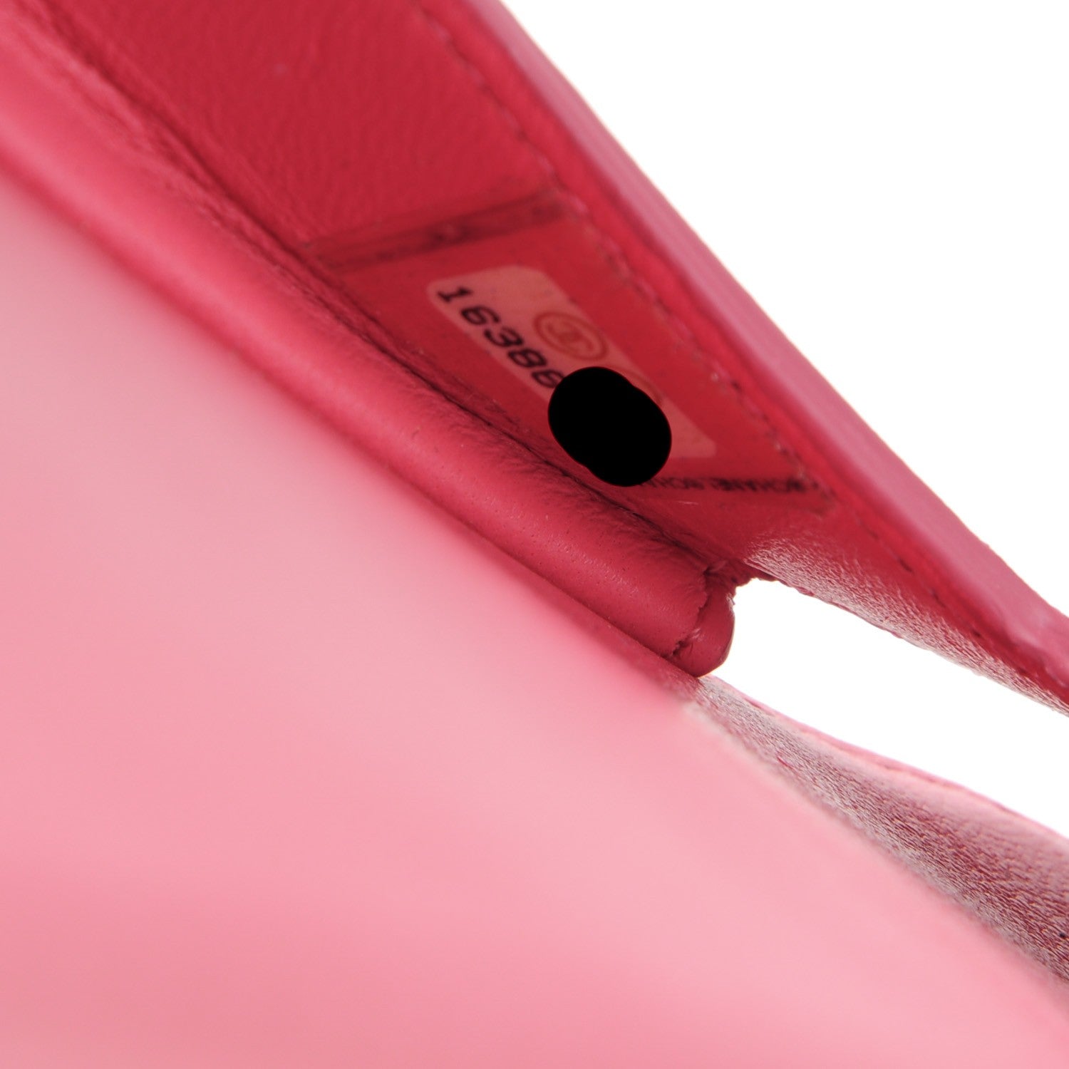 CHANEL　ピンク キルティング iPadケース Chanel Lambskin Quilted iPad Case Pink 159579 – FASHIONPHILE