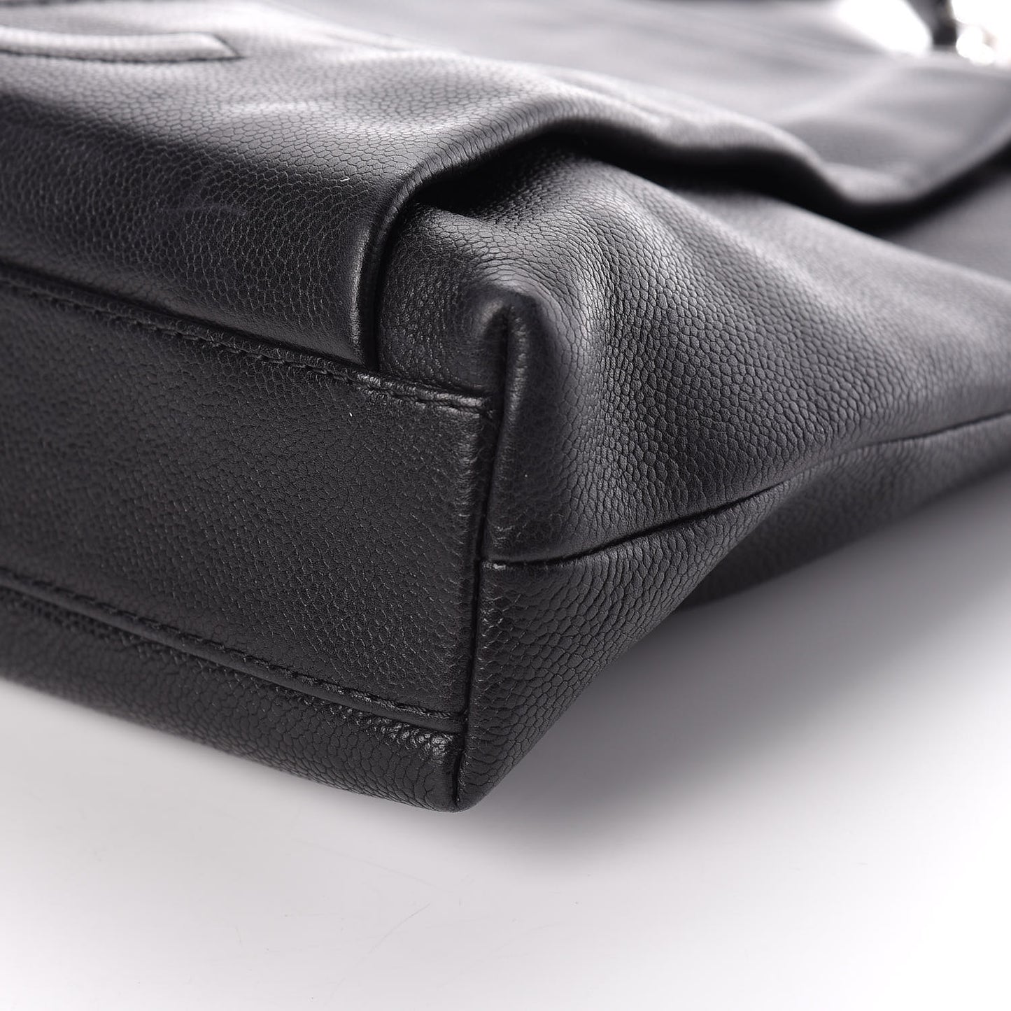 Caviar Large CC Tuck Tote Black