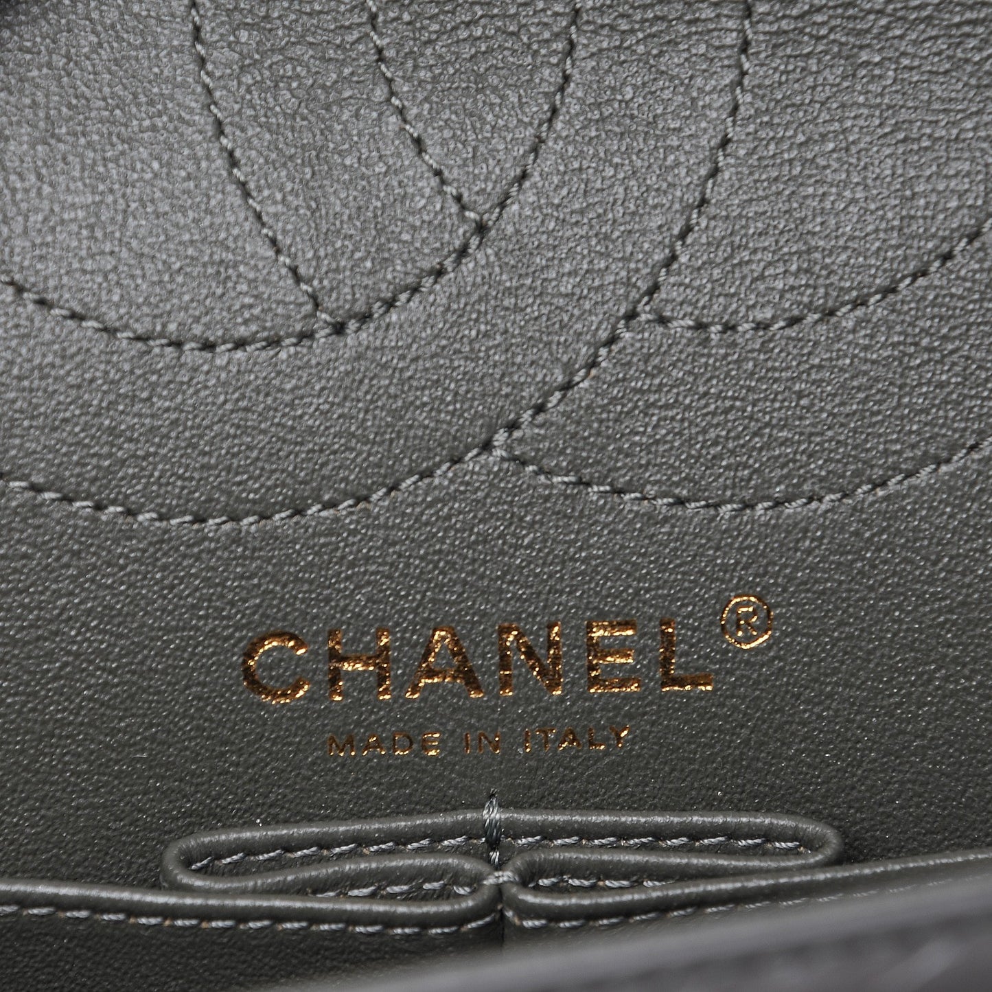 Aged Calfskin Chevron 2.55 Reissue 226 Dark Grey