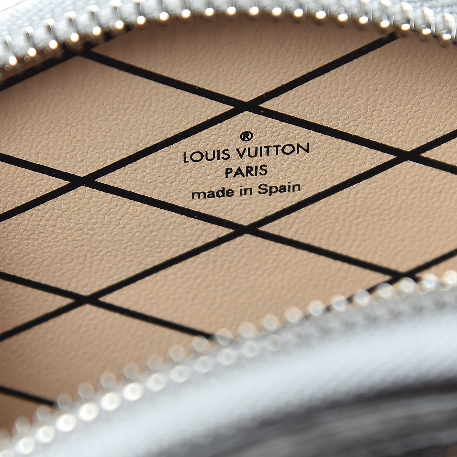 Louis Vuitton Transformed Monogram Time Trunks Micro Boite Chapeau Coin Purse Marron 6 of 6