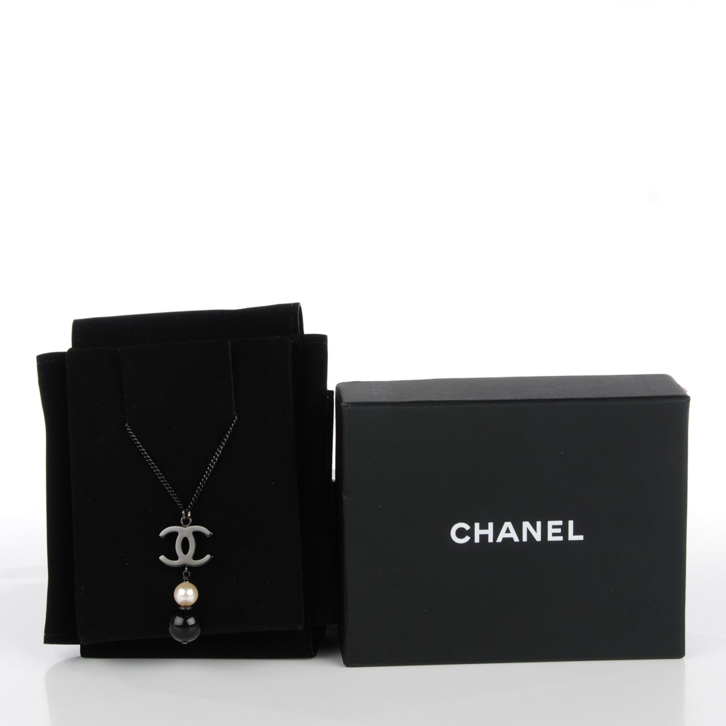 Resin CC Pearl Drop Necklace Ruthenium Black