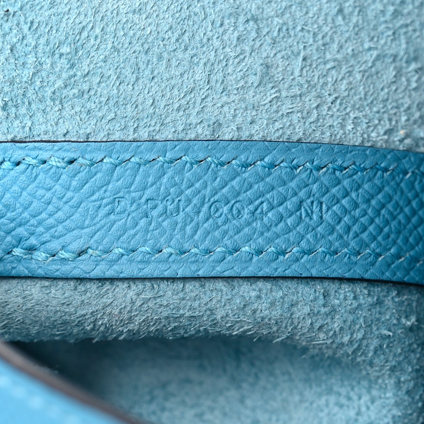 Epsom Tressage De Cuir Picotin Lock 22 MM Bleu du Nord Rouge Coeur Gold