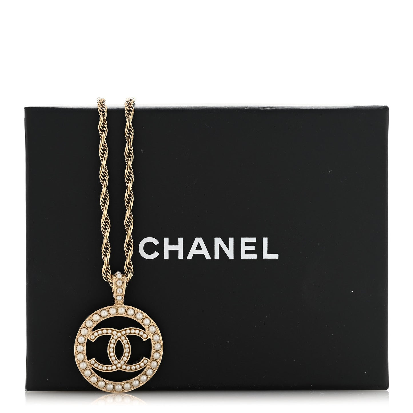 Pearl CC Round Pendant Necklace Gold