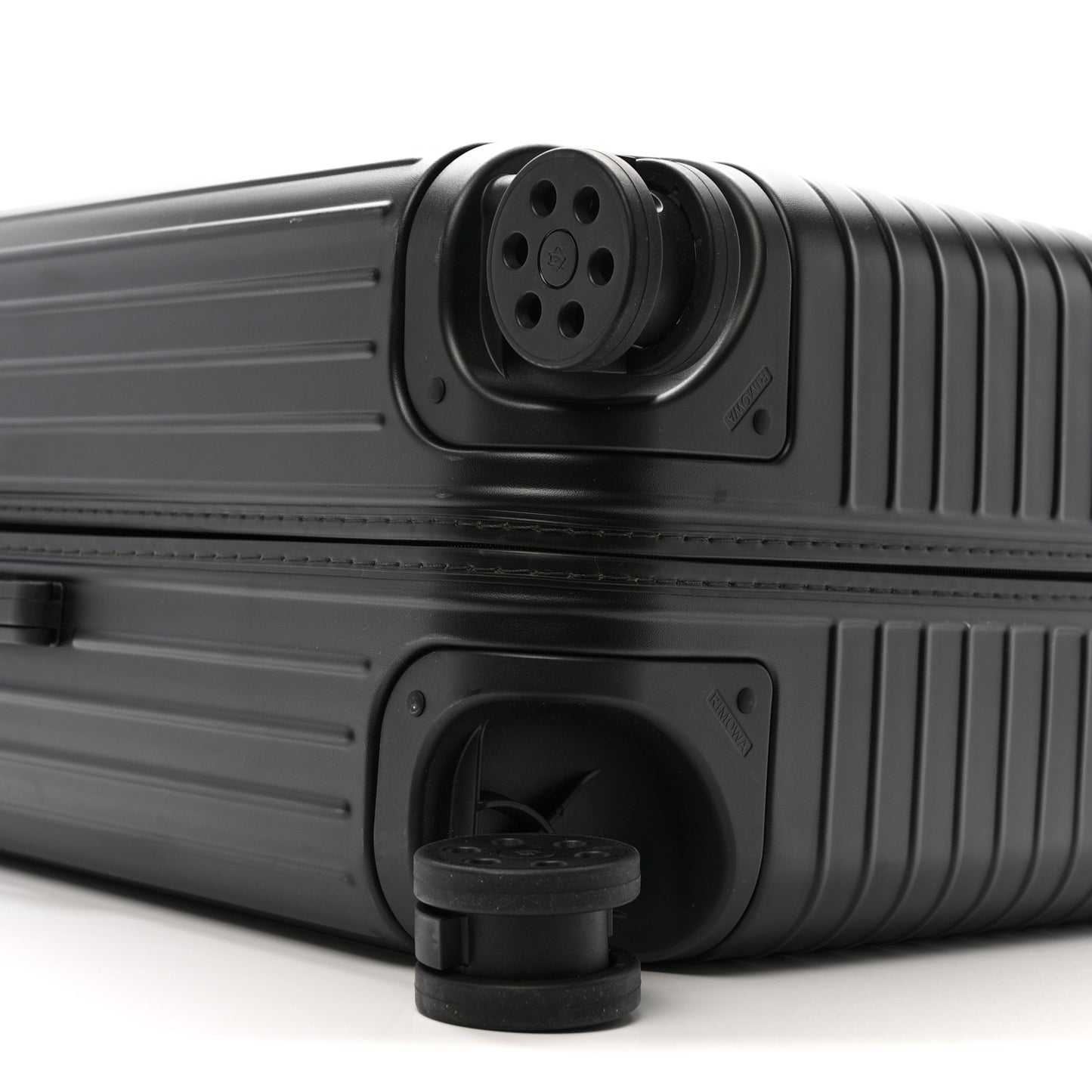 Matte Polycarbonate Essential Check-In L Black