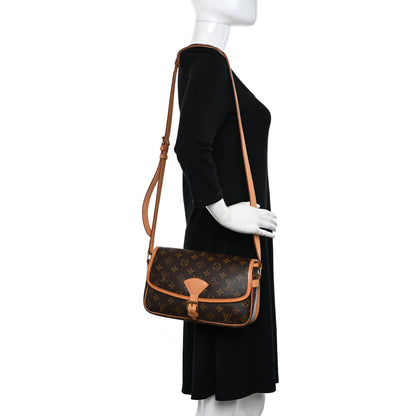 Louis Vuitton Monogram Sologne 2 of 11