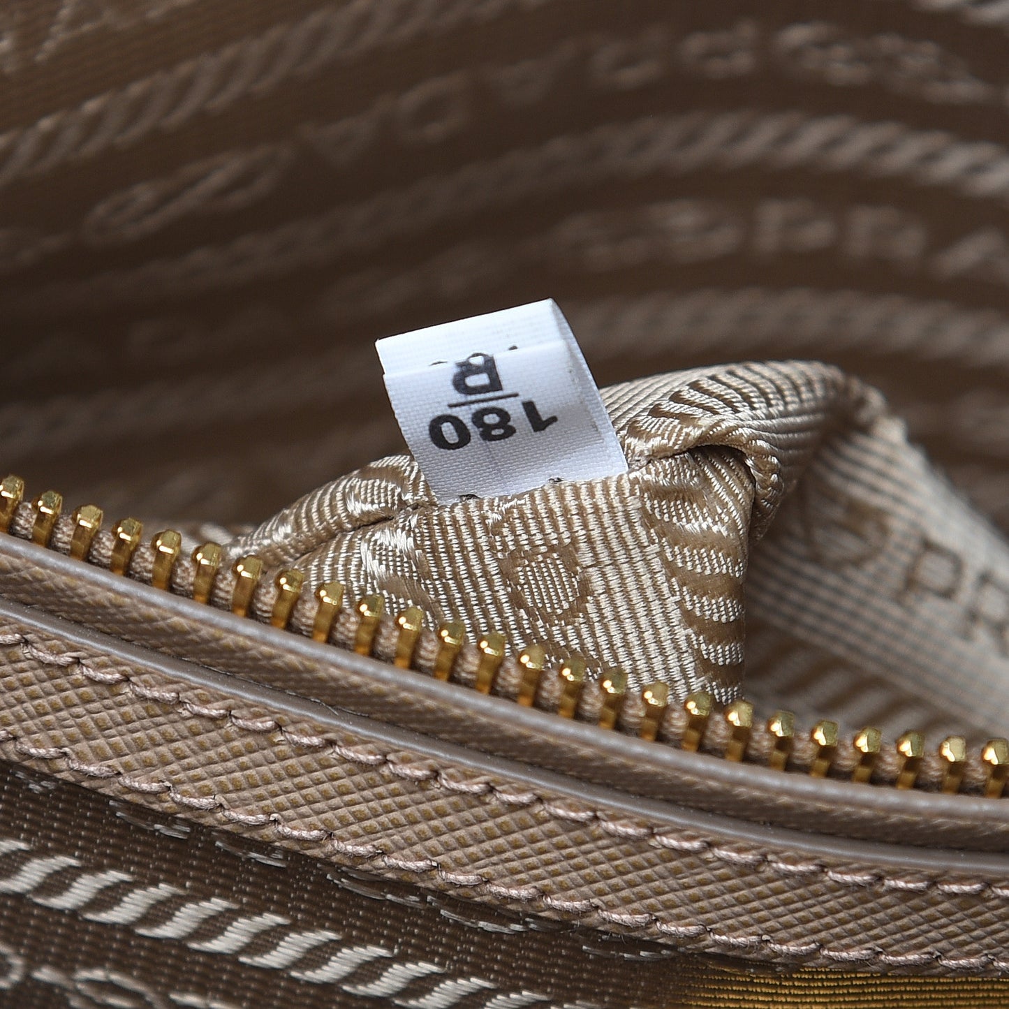 Saffiano Lux Medium Tote Sabbia