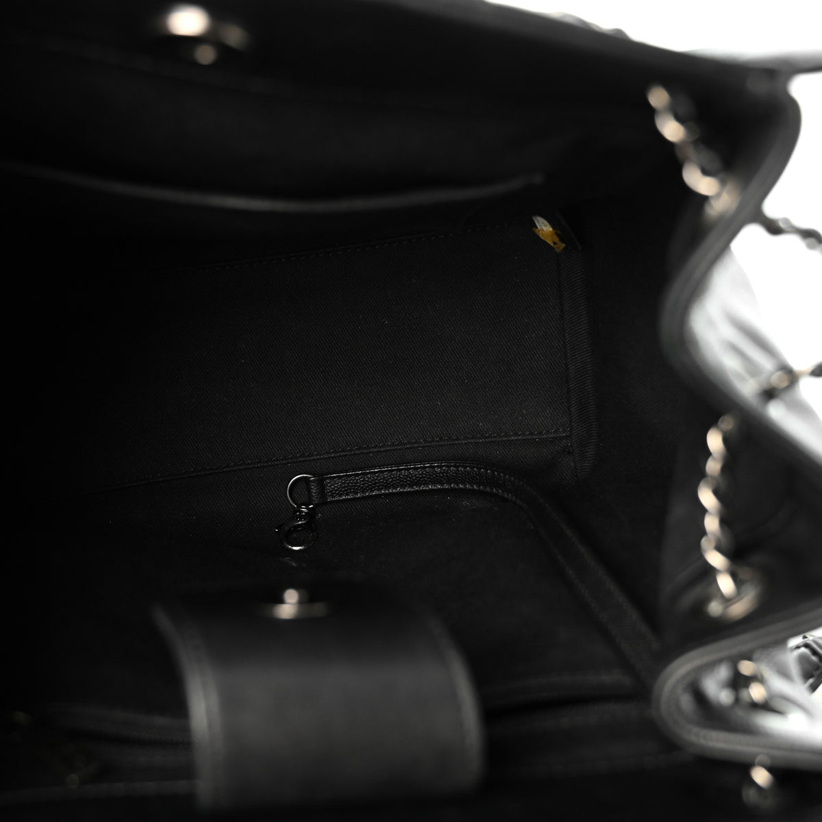 Caviar Quilted Medium CC Bucket Bag Black