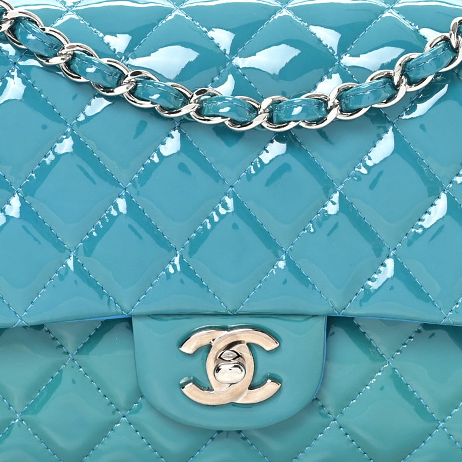 CHANEL シャネル　キルティングバッグ　ターコイズブルー Chanel Metallic Lambskin Quilted Medium Double Flap Turquoise