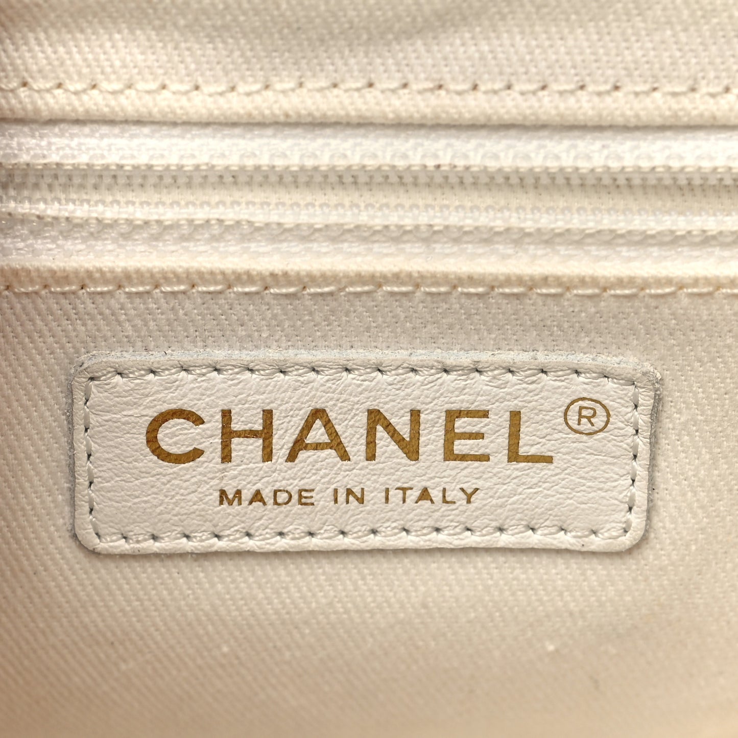 Caviar Quilted Small Business Affinity Flap White