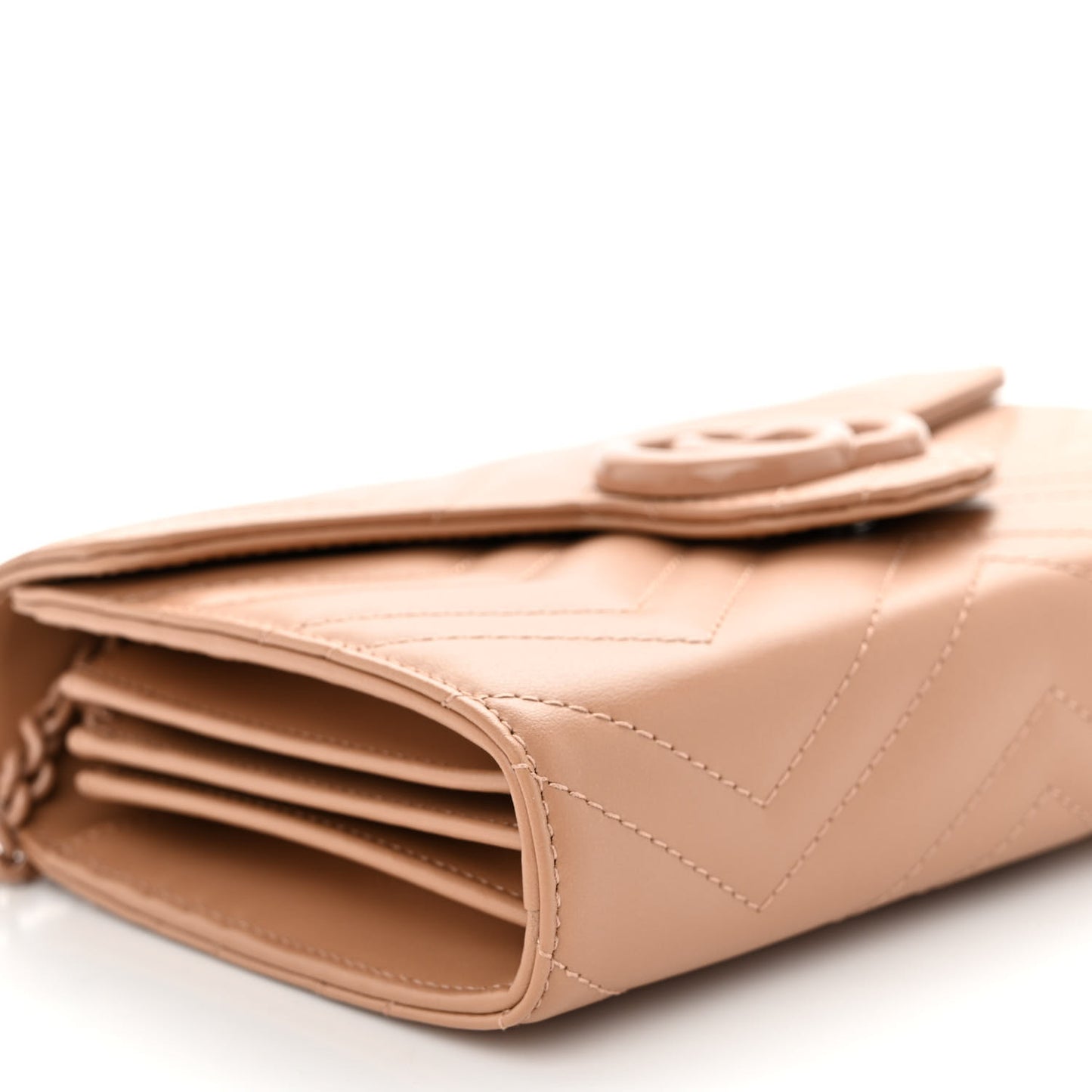 Calfskin Matelasse Monochrome GG Marmont Chain Wallet Camelia