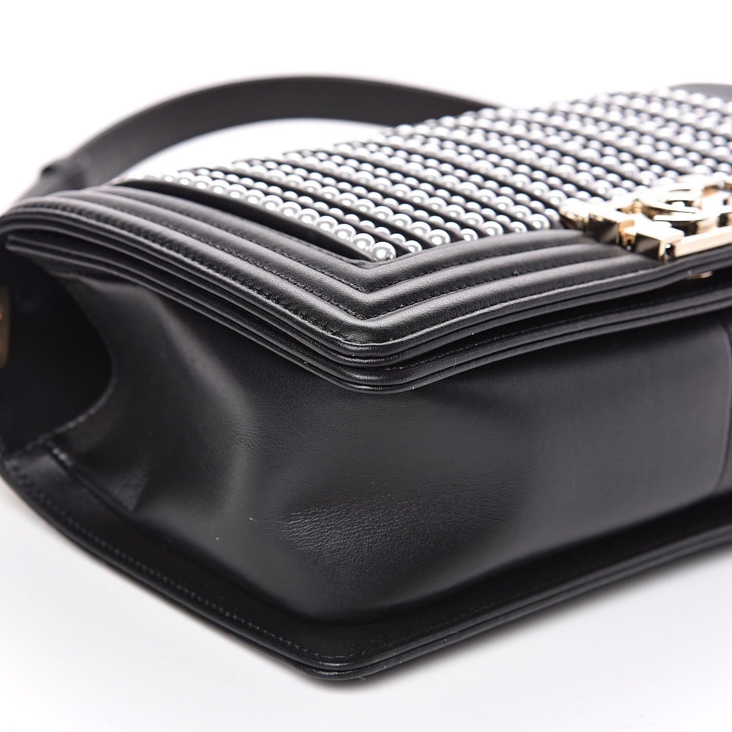 Calfskin Pearl Medium Chanel Pearls Boy Flap Black