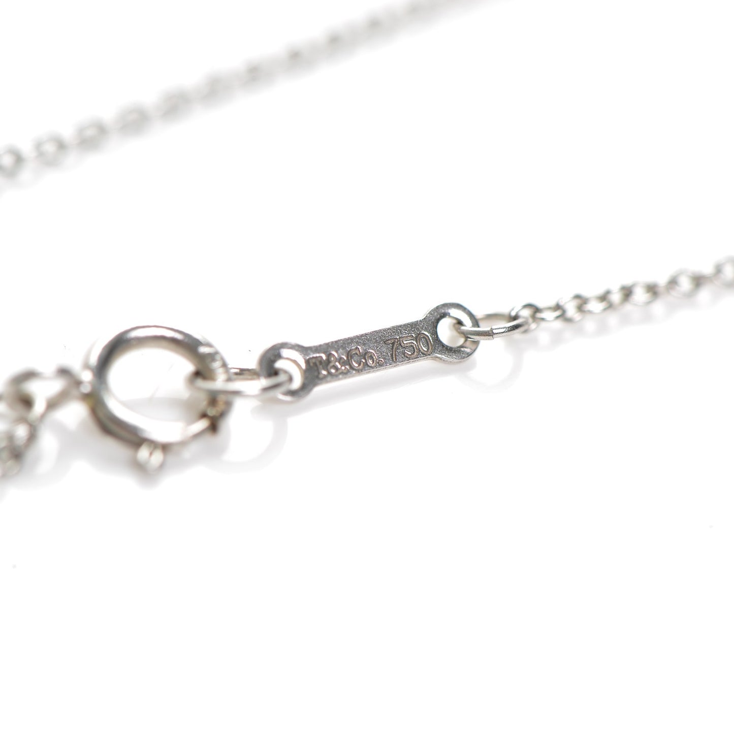 18K White Gold Diamond Kiss Pendant Necklace