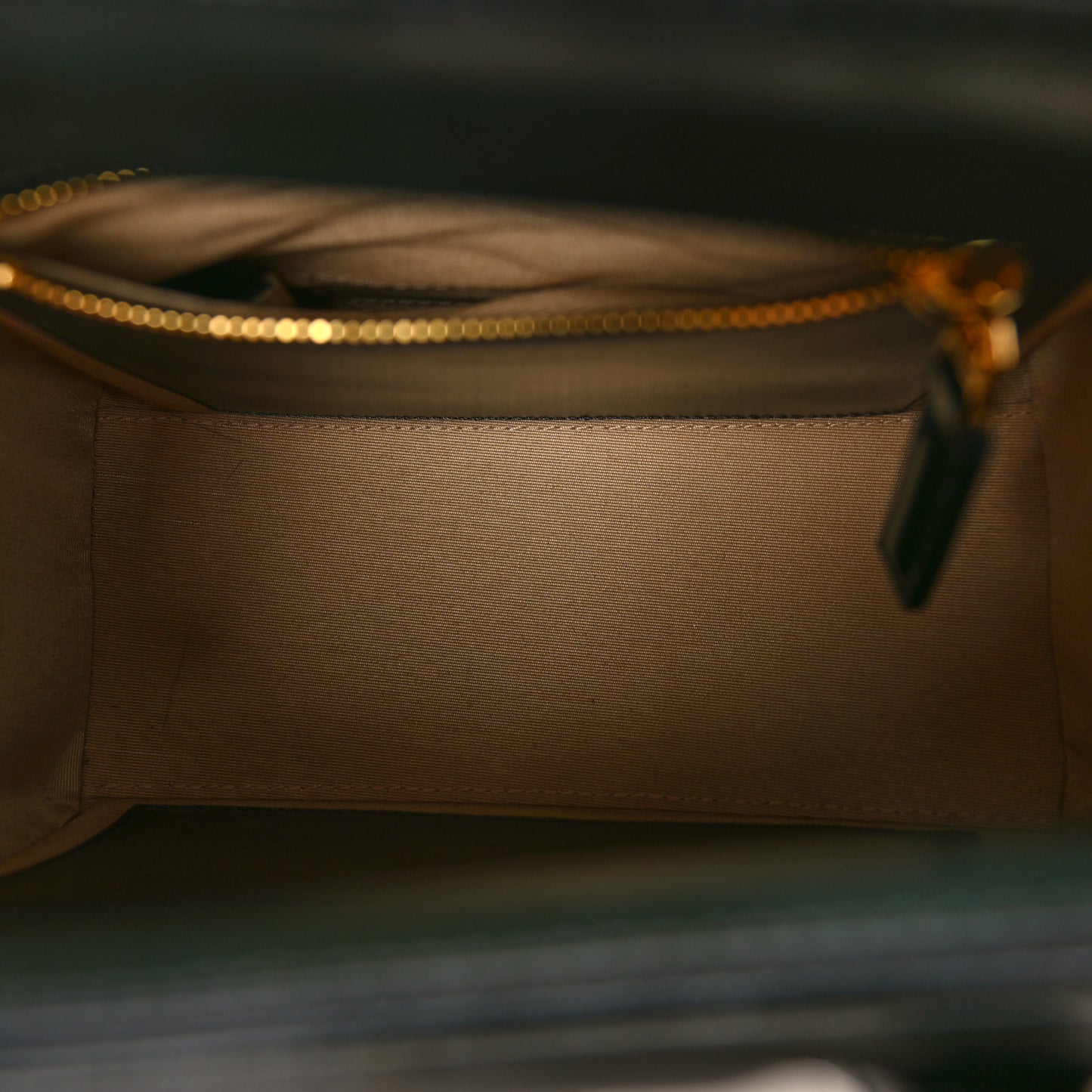 Box Calfskin Lock Antigona Shoulder Bag Green Forest