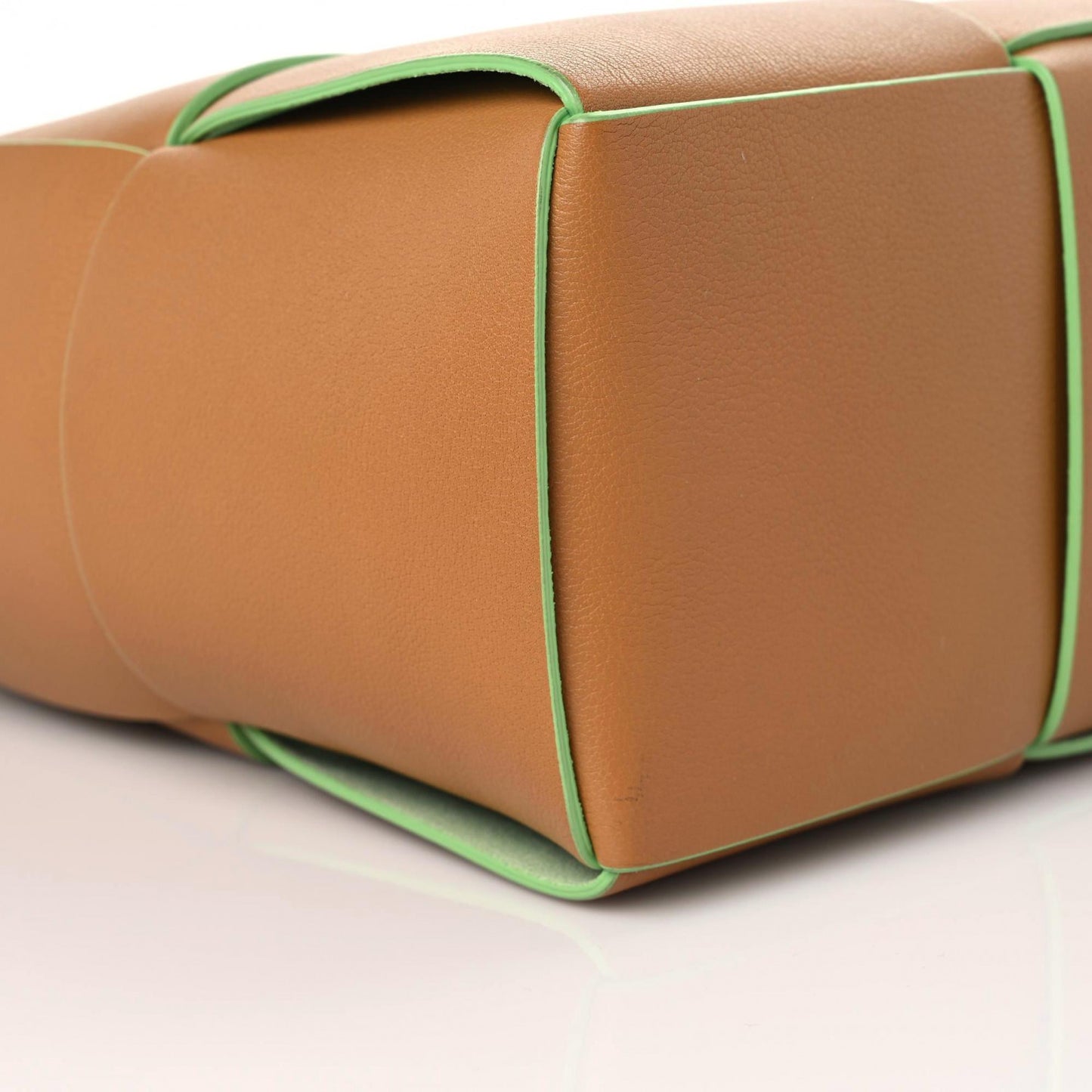 Buffalo Maxi Intrecciato Small Arco Tote Caramel Pistachio