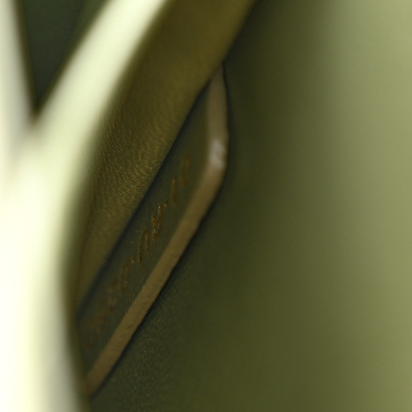 Box Calfskin 30 Montaigne Box Bag Mint Green