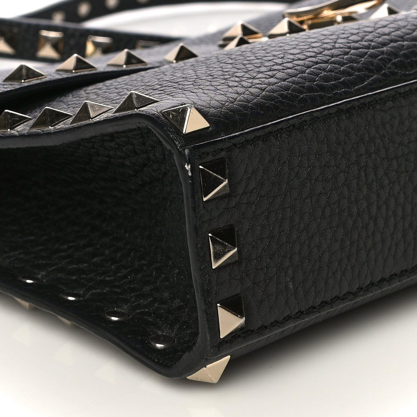 Pebbled Calfskin Medium Rockstud Flip Lock Crossbody Bag Black