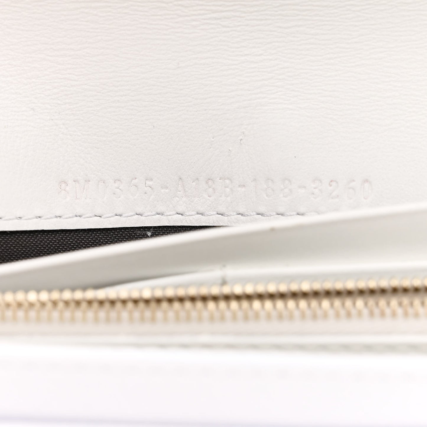 Vitello Cruise F is Fendi Continental Envelope Wallet on Chain Bianco