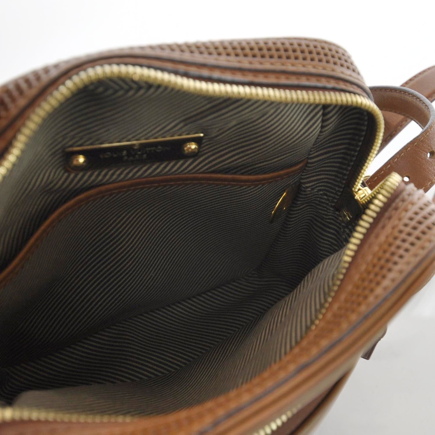 Louis Vuitton Bequia Trotter MM Carmel 5 of 8