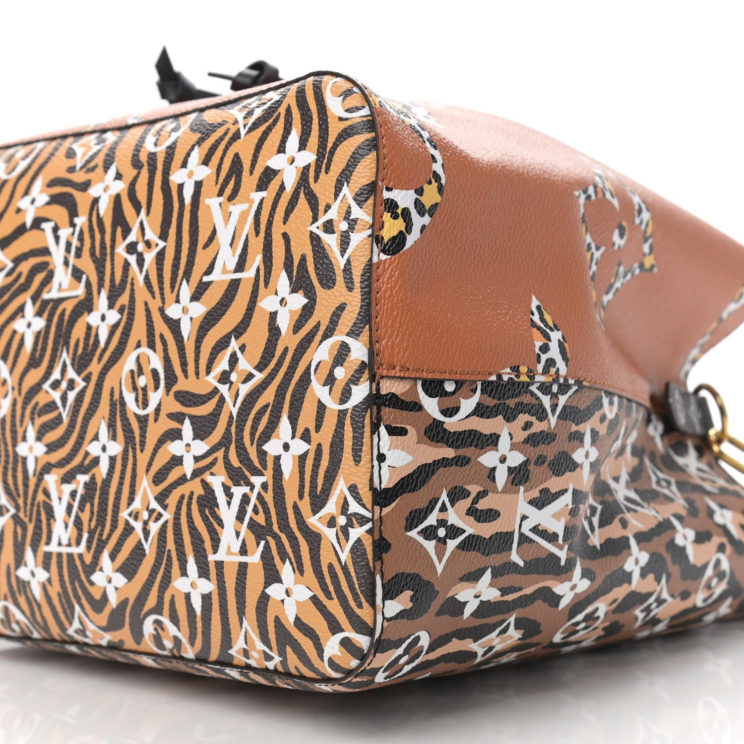Louis Vuitton Monogram Giant Jungle NéoNoé Caramel 8 of 8