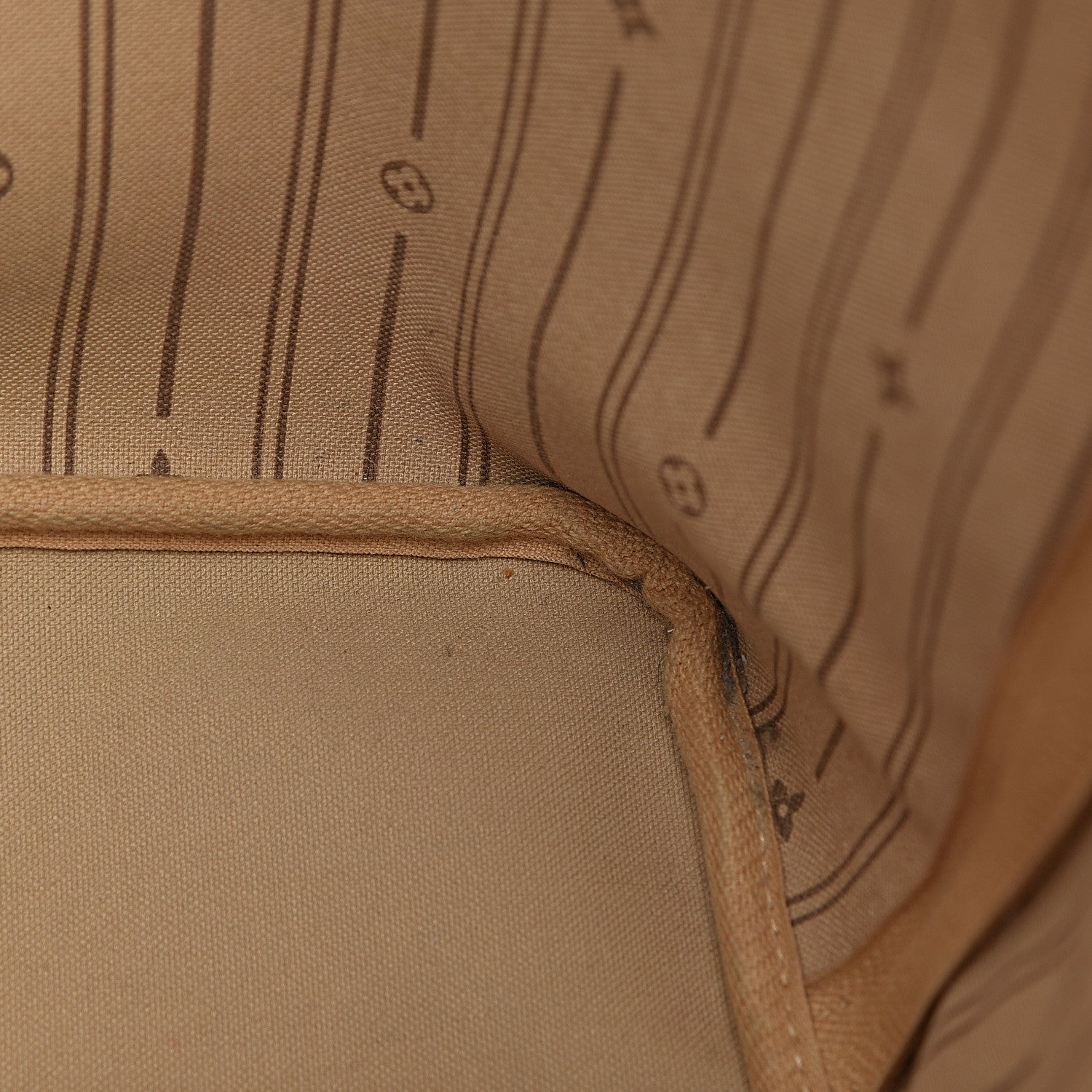 Louis Vuitton Monogram Neverfull MM 11 of 17