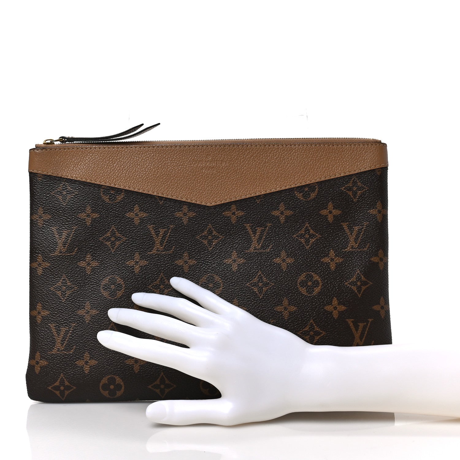 Louis Vuitton Monogram Daily Pouch Sesame 2 of 6