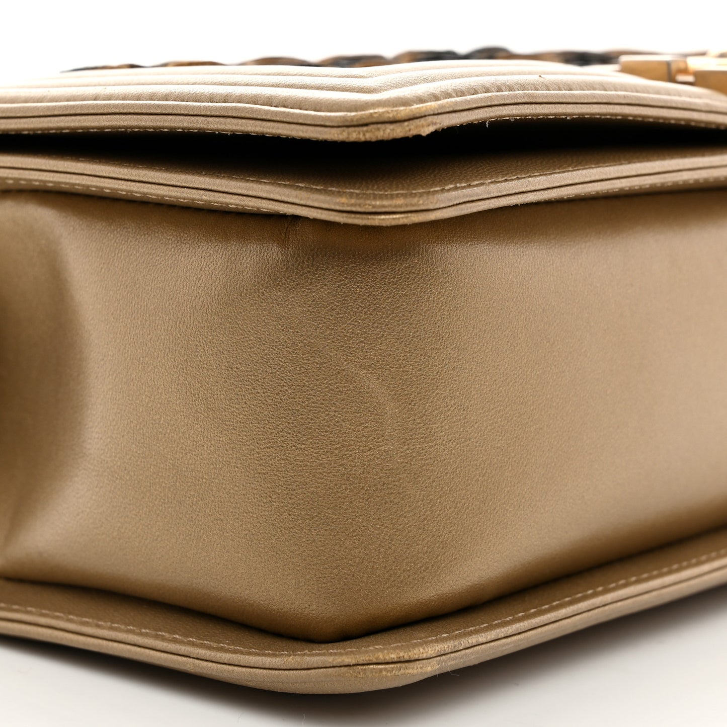 Metallic Lambskin Medium Scaled Boy Flap Gold