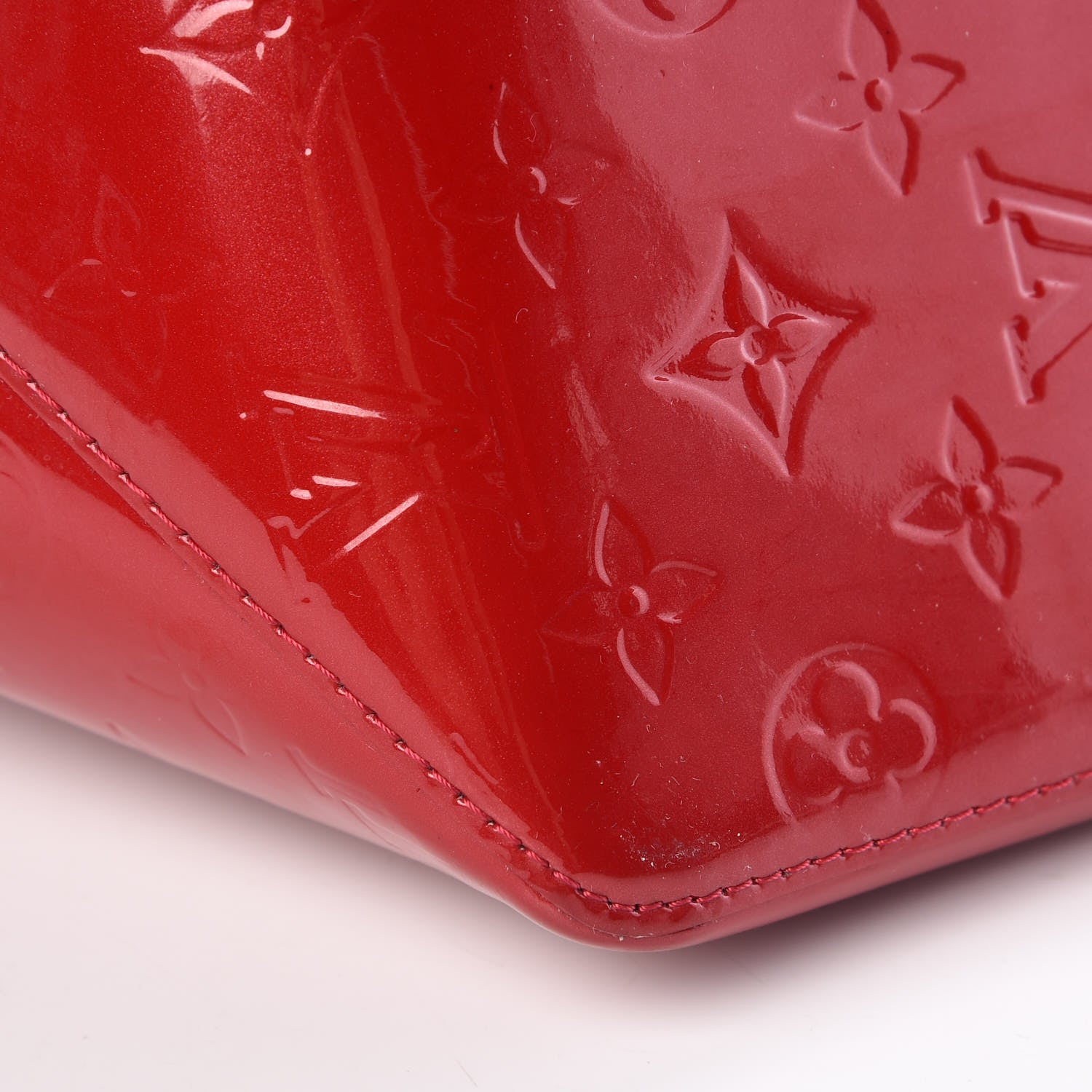 Louis Vuitton Vernis Bellevue PM Pomme D'Amour 16 of 19